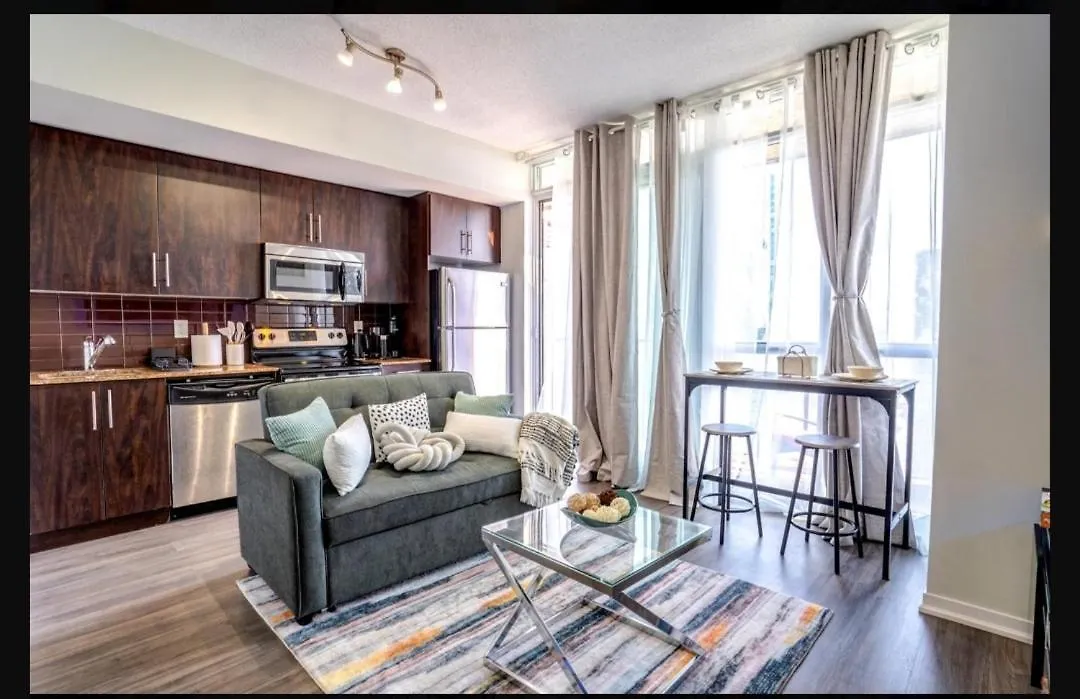 Exquisite Living Toronto Apartment