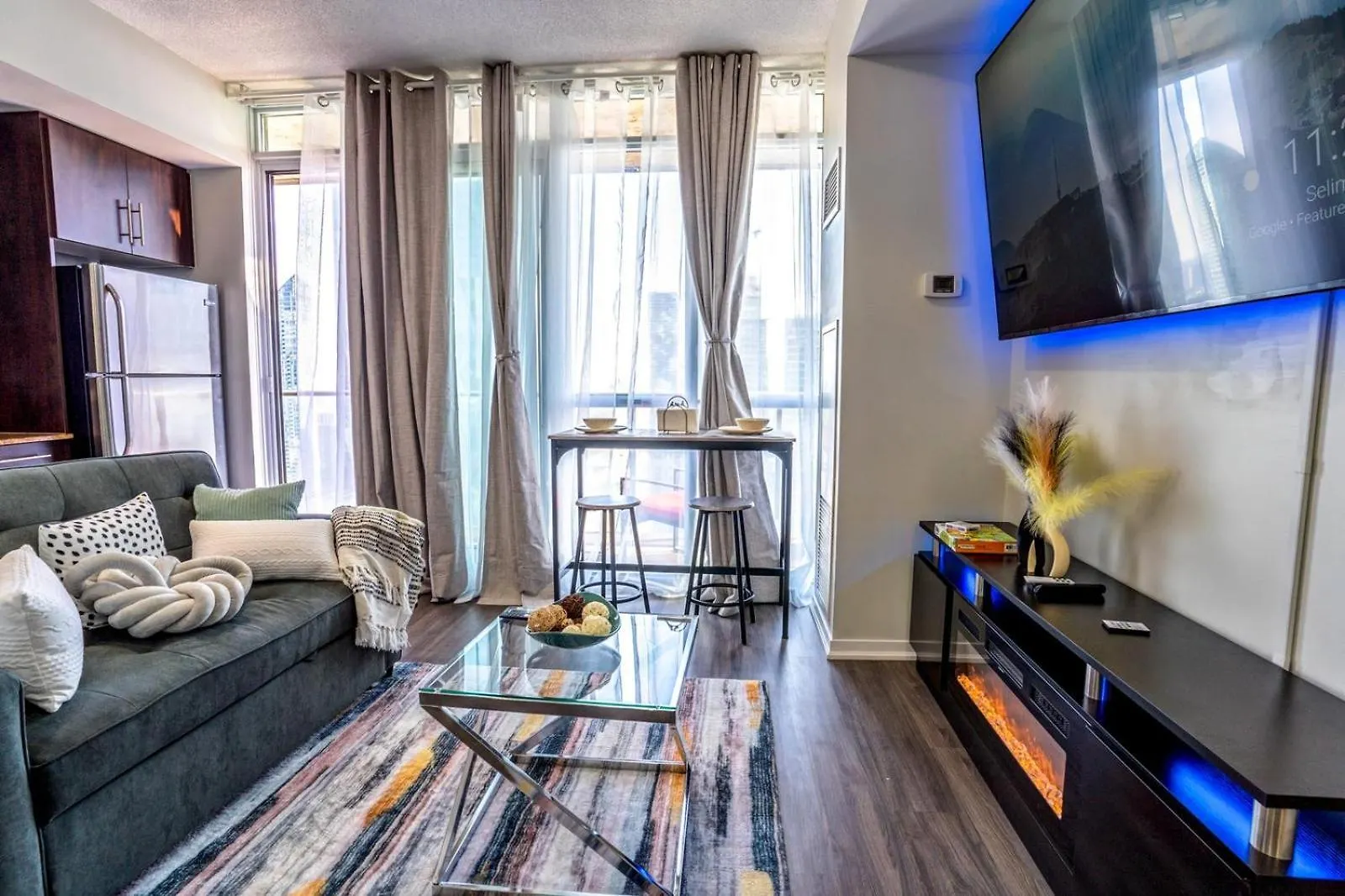 Exquisite Living Toronto Apartment 0*,