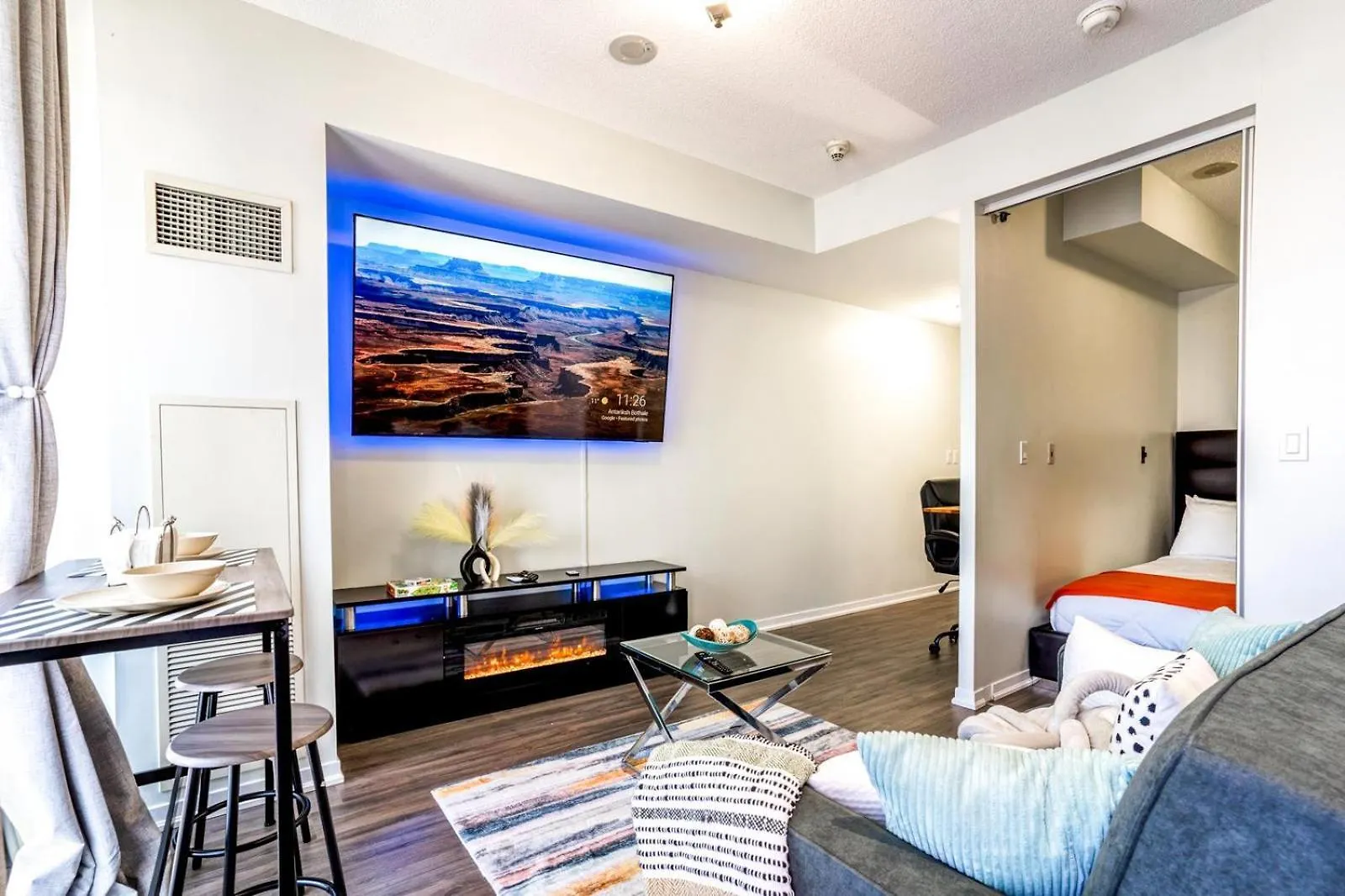 Exquisite Living Toronto Apartment