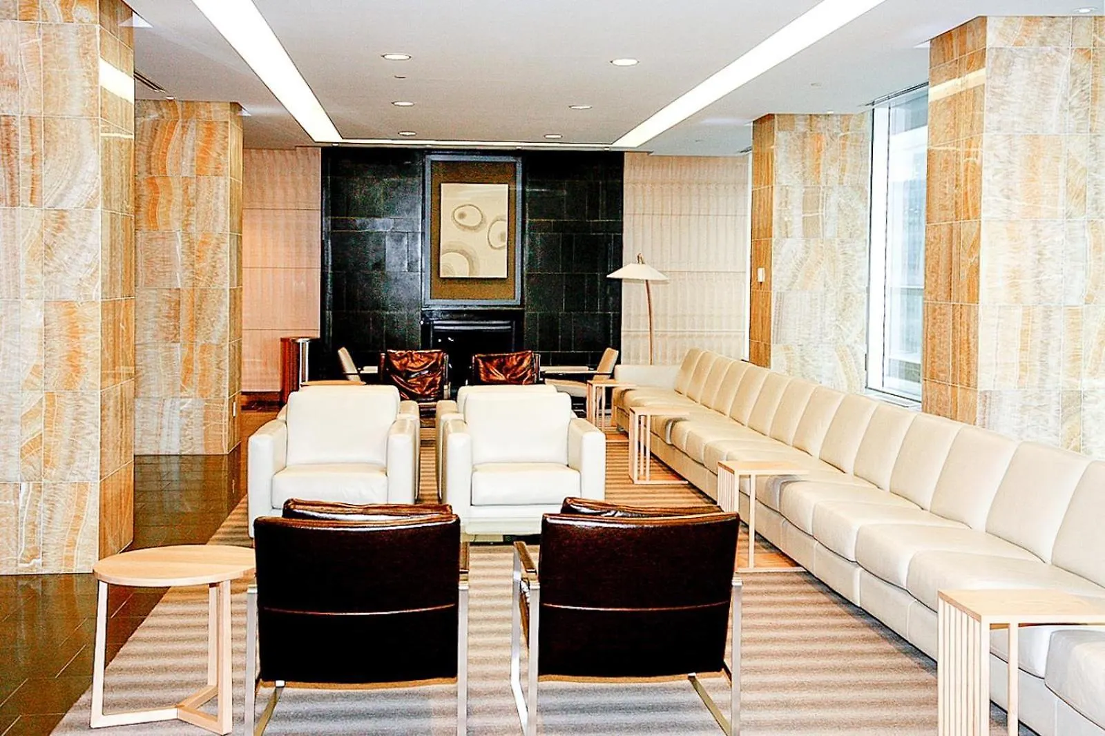 Exquisite Living Toronto Apartment