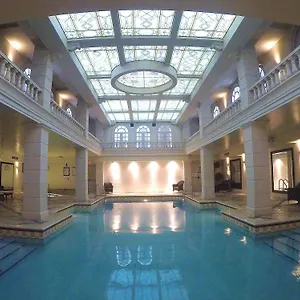 Grand & Hotel